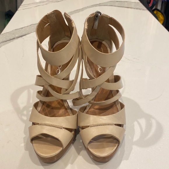 Aldo size 6 strappy small platform sandal - Picture 1 of 3